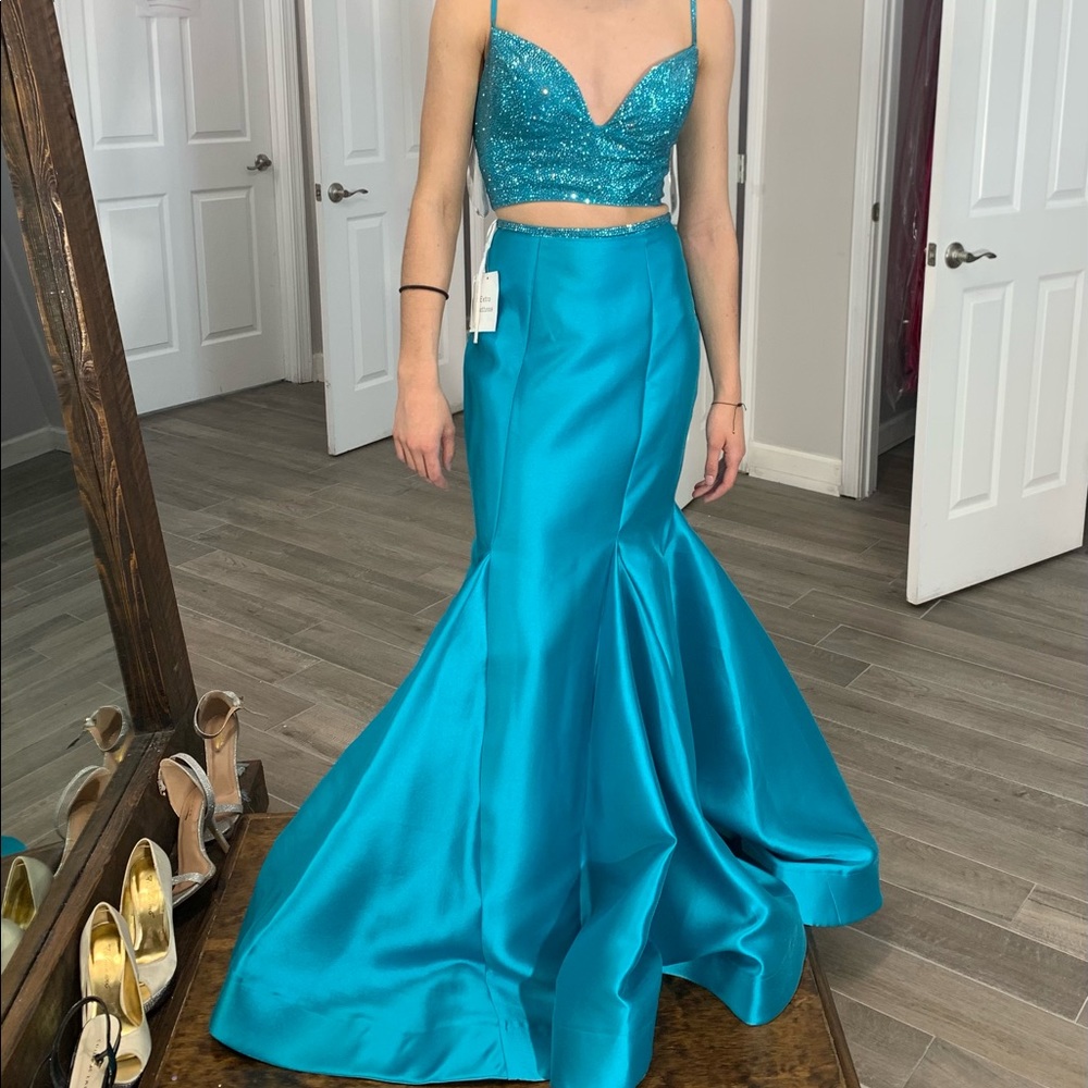 Sherri Hill style 52734 Long Evening Dress Mermaid Dress Turquoise Size 4